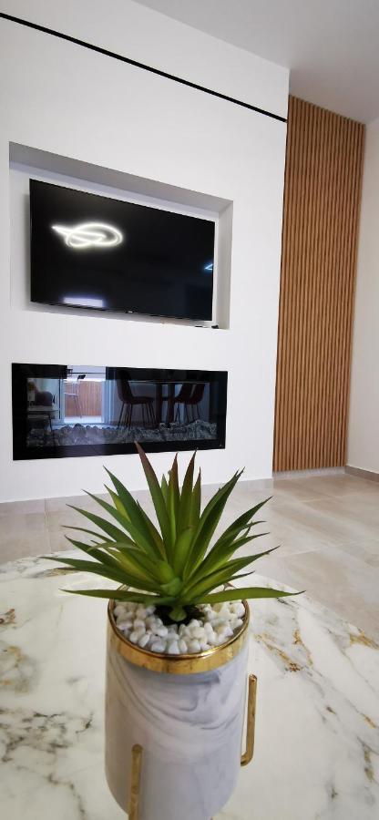 Lungomare Luxury Sea View Apartaments Vlore Exterior photo