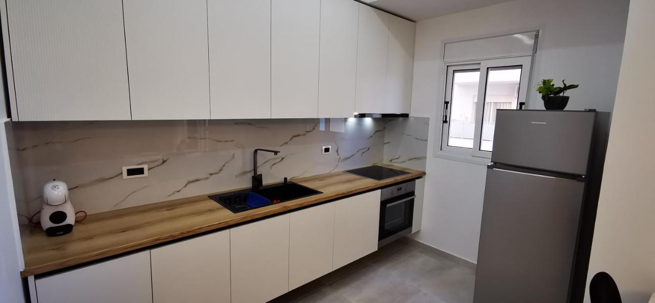 Lungomare Luxury Sea View Apartaments Vlore Exterior photo
