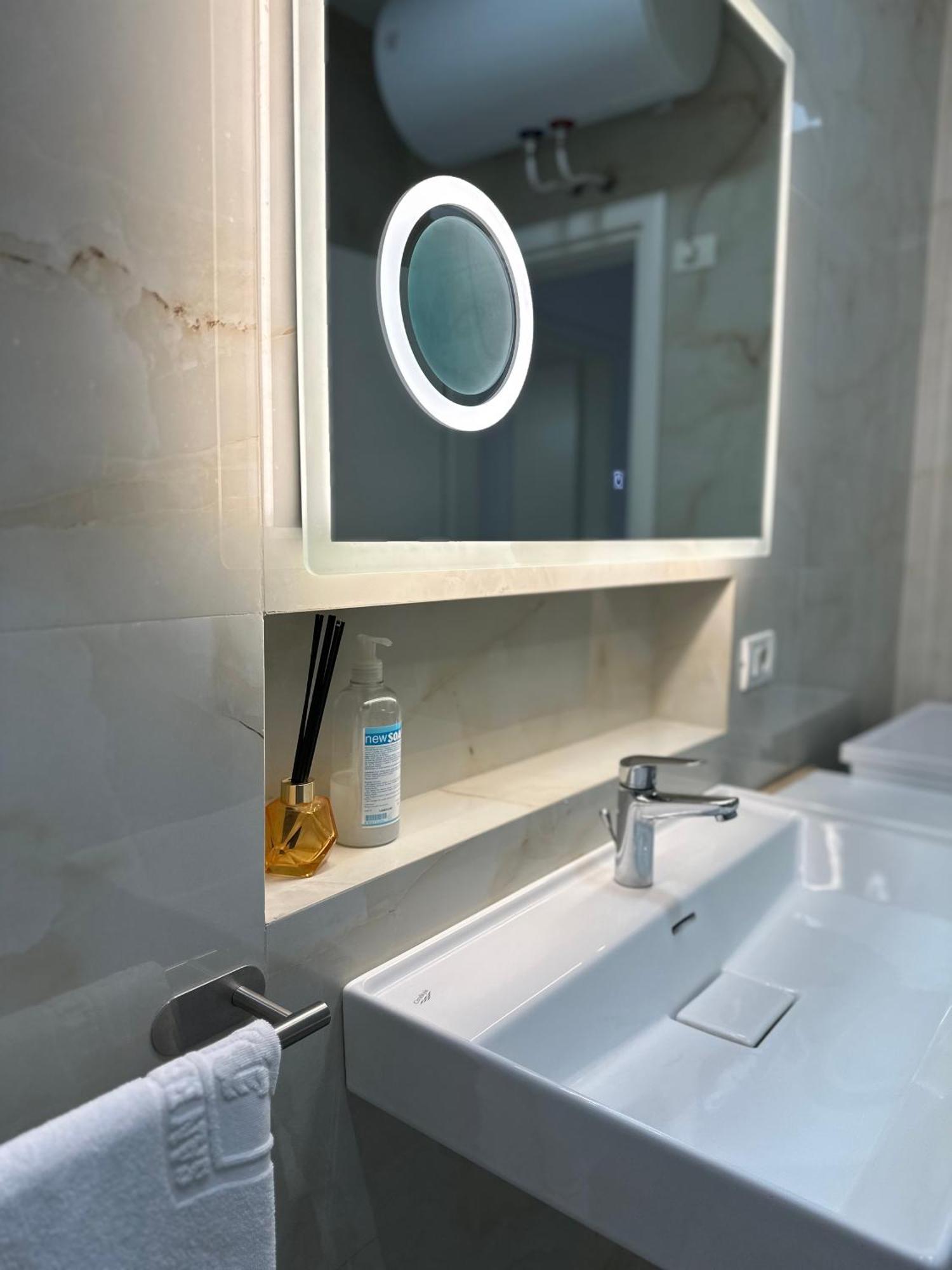 Lungomare Luxury Sea View Apartaments Vlore Exterior photo