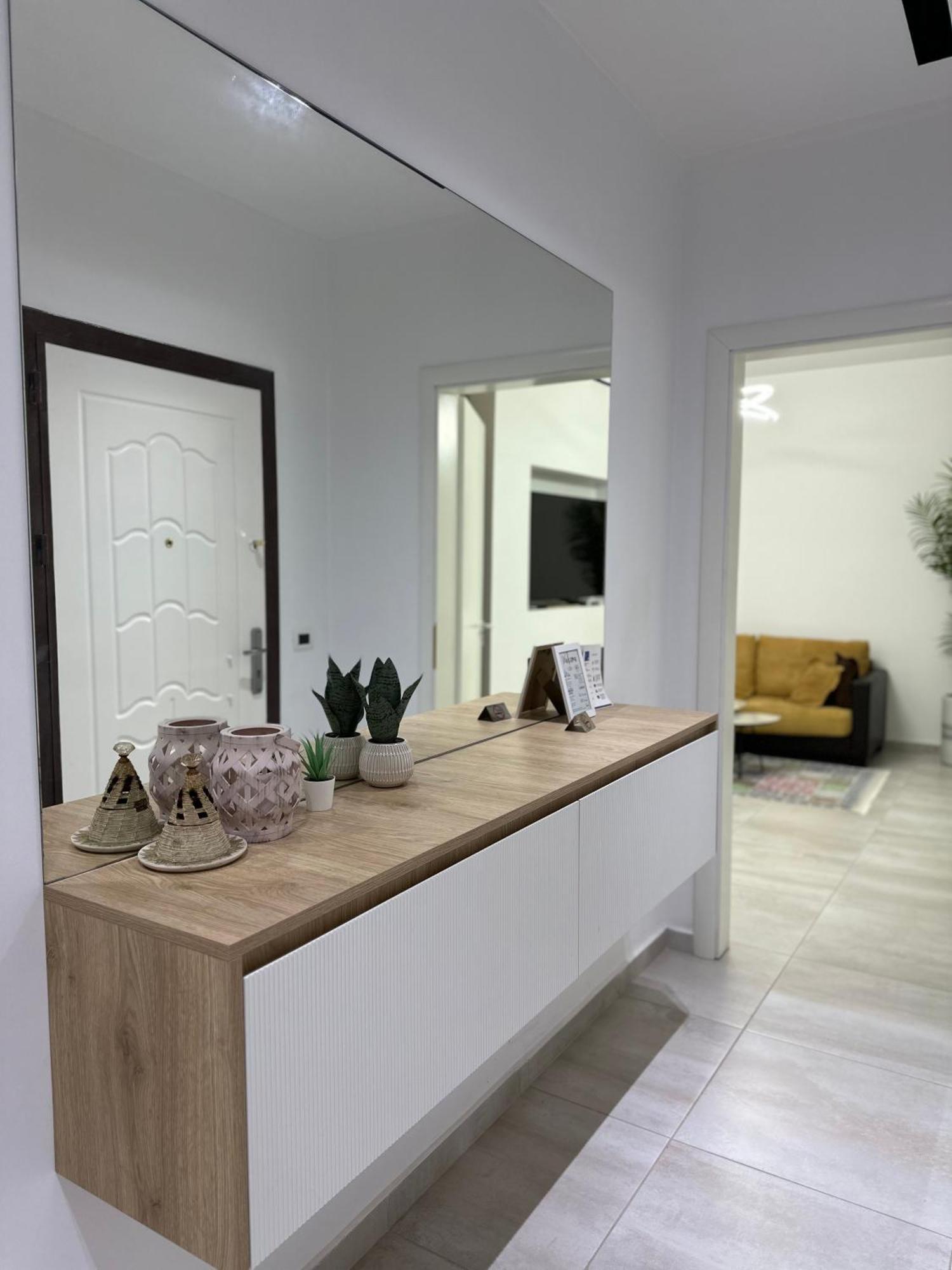Lungomare Luxury Sea View Apartaments Vlore Exterior photo